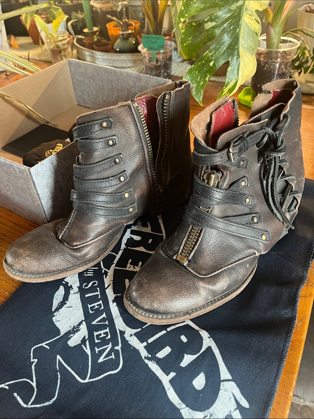 Freebird by Steven Limerick Brown Leather Lace-Up Zip Ankle Boots - Picture 7 of 8